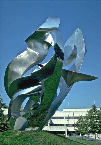 To Cleave the Sky
192" x 192" x 120"
stainless steel, bronze
©1992